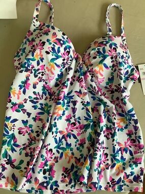 Island Escape White Floral Swim Tankini top with Multicolor Print Sz 14 NWT